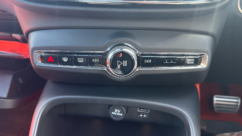 Volvo Xc40 2.0 B4P R DESIGN 5dr AWD Auto Petrol Estate